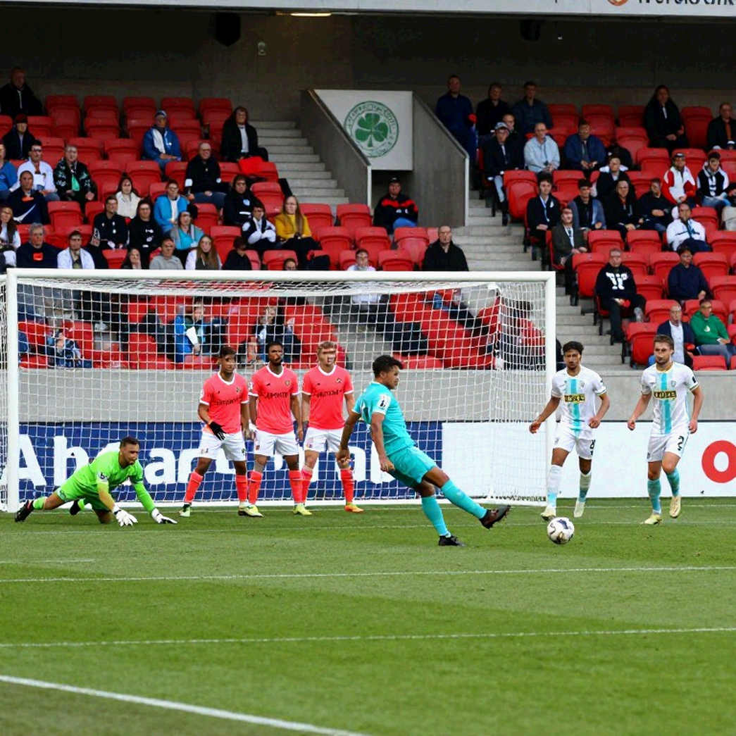 U23 Thái Lan gặp U23 Hong Kong: Tấm vé tứ kết và vết nứt sau chiến thắng 3-2 U23 Thái Lan gặp U23 Hong Kong: Tấm vé tứ kết và vết nứt sau chiến thắng 3-2