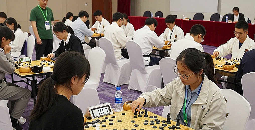 Điểm sáng ẩn từ Olympiad và ván Sicilian rực rỡ: ChessBase Magazine #225 qua lăng kính đo đạc