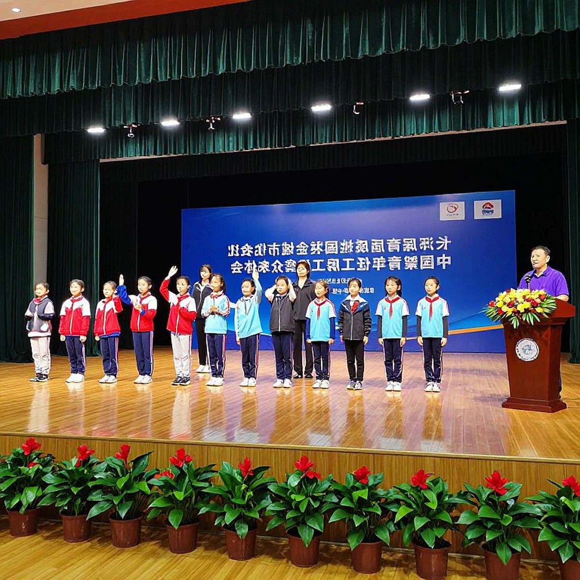 Một dòng tin ở ngày mở màn Asian Games, và mười bốn năm tôi để trống phần còn lại