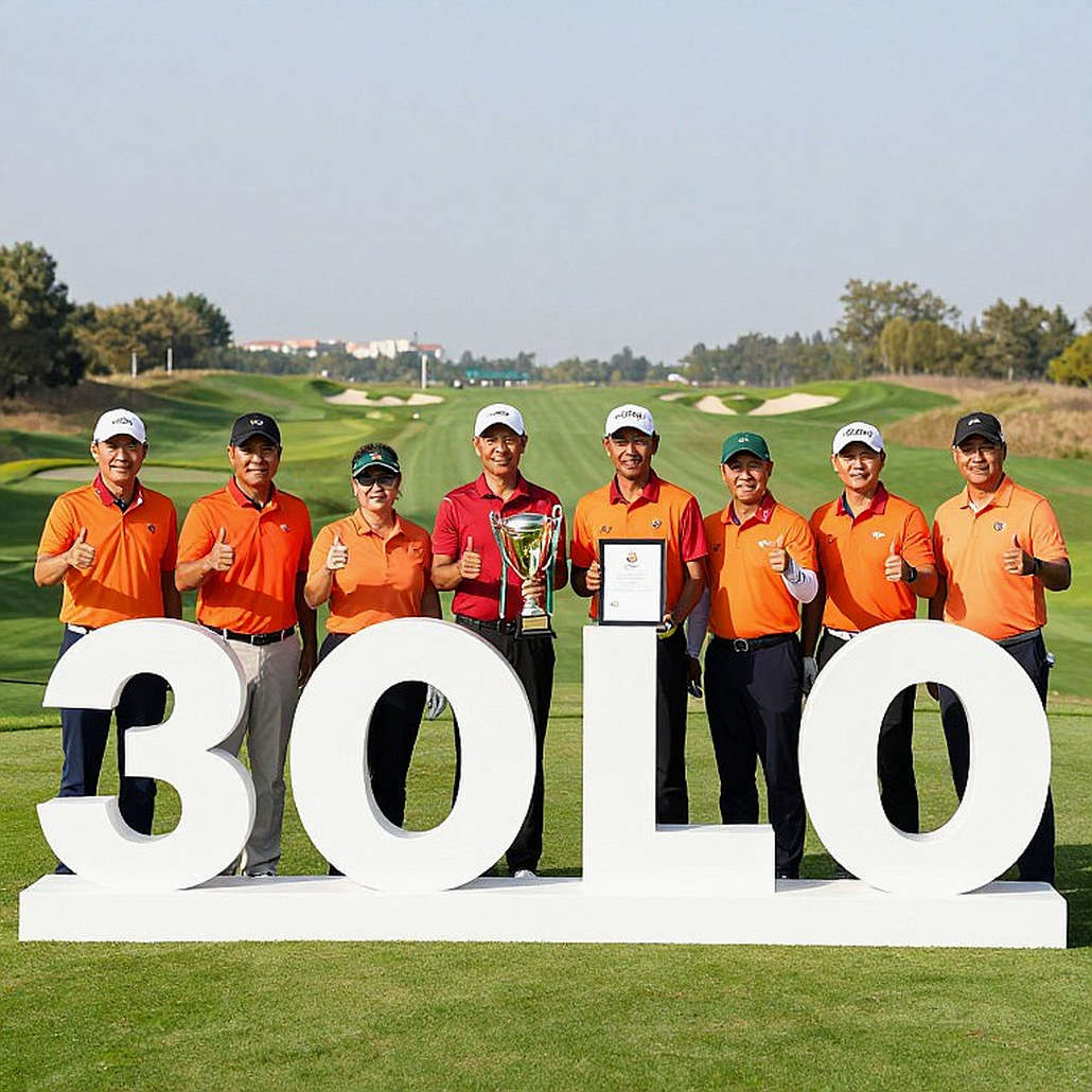 Caddie rời túi gậy giữa vòng đấu của Alejandro Tosti: tiếng bước chân ngược chiều ở The Cliffs at Walnut Cove Caddie rời túi gậy giữa vòng đấu của Alejandro Tosti: tiếng bước chân ngược chiều ở The Cliffs at Walnut Cove