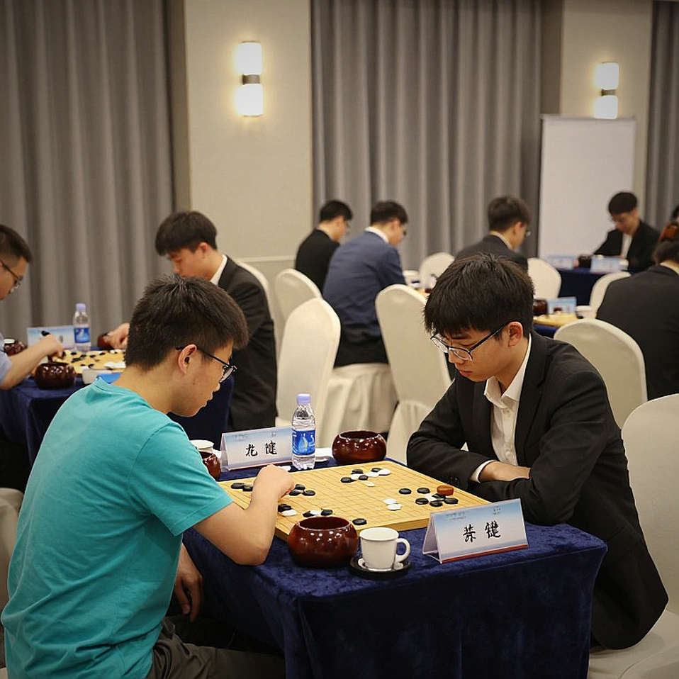 ChessBase Magazine #225: 27 ván ngắn, 10 bài khai cuộc và cách một tạp chí cờ vua tự định nghĩa lại giá trị