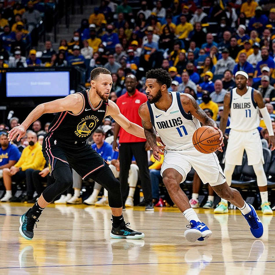 Cedi Osman trở lại OAKA: Khi trận giao hữu là một bản báo cáo chuyển nhượng