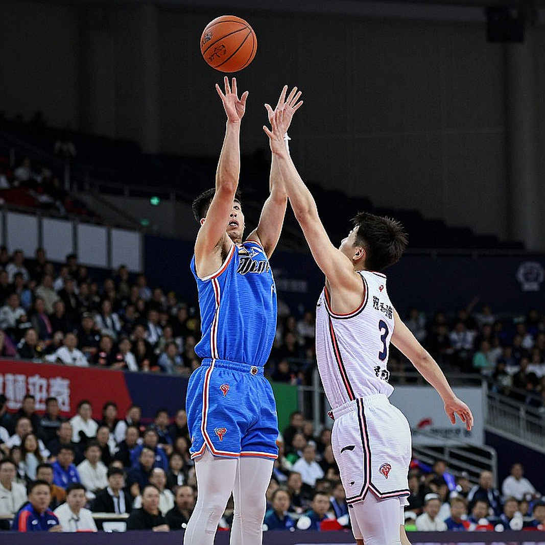 Cedi Osman trở lại OAKA: Khi trận giao hữu là một bản báo cáo chuyển nhượng