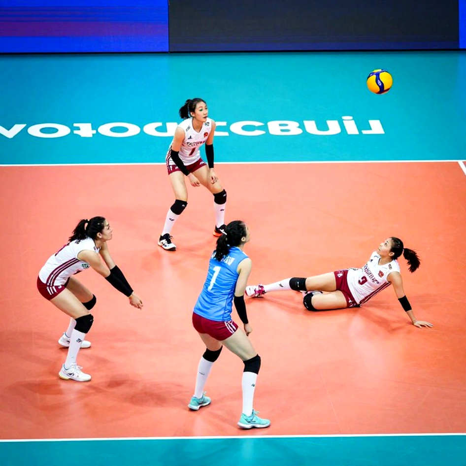 Mắt trọng tài giữa mùa giải thường niên: VAR, luật và những vết nứt trên tấm gương