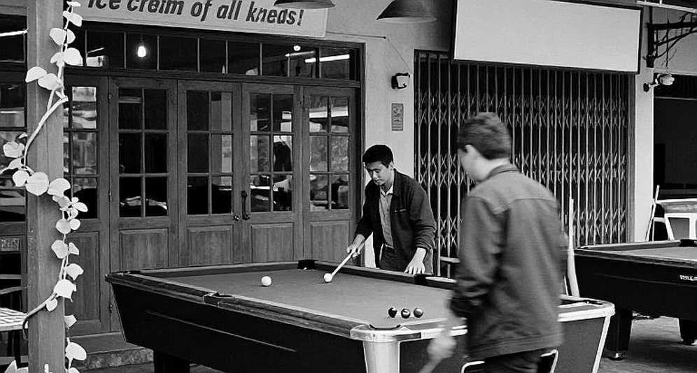 Nhãn ô dù 'billiards' và cái giá của một chuyên mục gộp