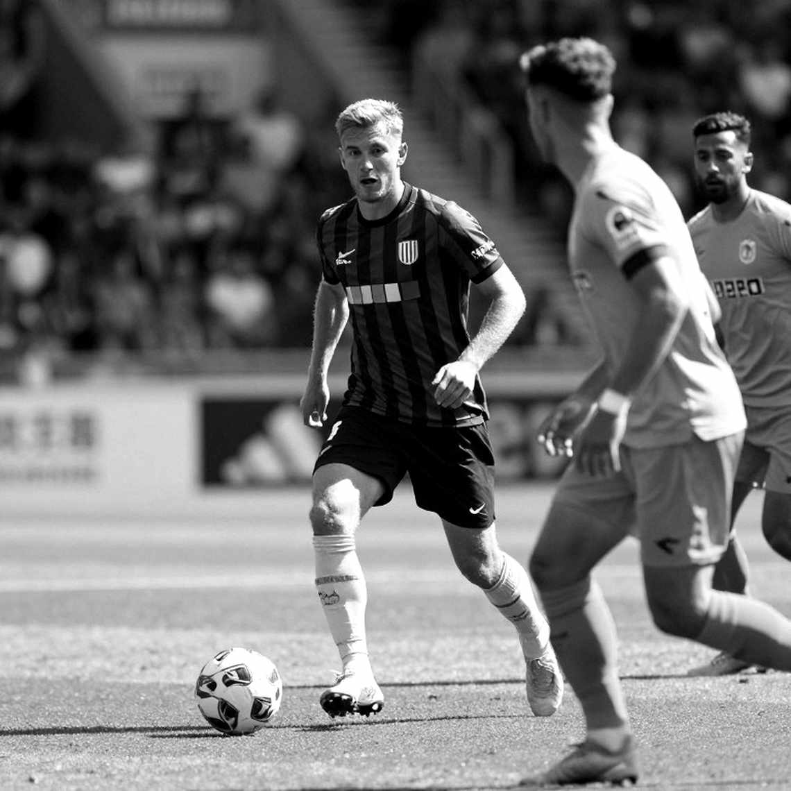 Nine Slices of Vietnamese Football: An Audit from the V.League to the World Cup Dream Nine Slices of Vietnamese Football: An Audit from the V.League to the World Cup Dream